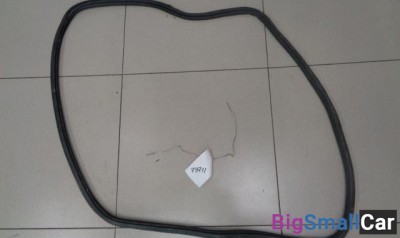 Уплотнитель проема двери багажника от Audi A4 B7 2004-2007 - купить Батайске