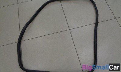 Уплотнитель проема двери задний правый от Peugeot 307  2001-2008 - купить Батайске