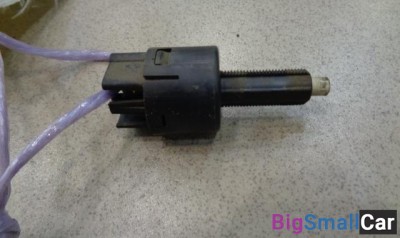 Датчик включения стоп-сигнала от Mitsubishi Pajero, Montero 3 1999-2006 - купить Батайске