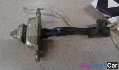 Ограничитель двери передней правой от Kia Shuma 2001-2004 - купить Батайске