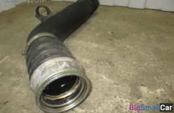 Патрубок наддувочного воздуха (13 Подготовка и регулир. рабочей смеси) 13717588283