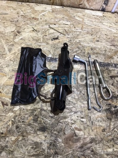 Домкрат буксировочный крюк балонник Mazda 3 bl - купить Батайске